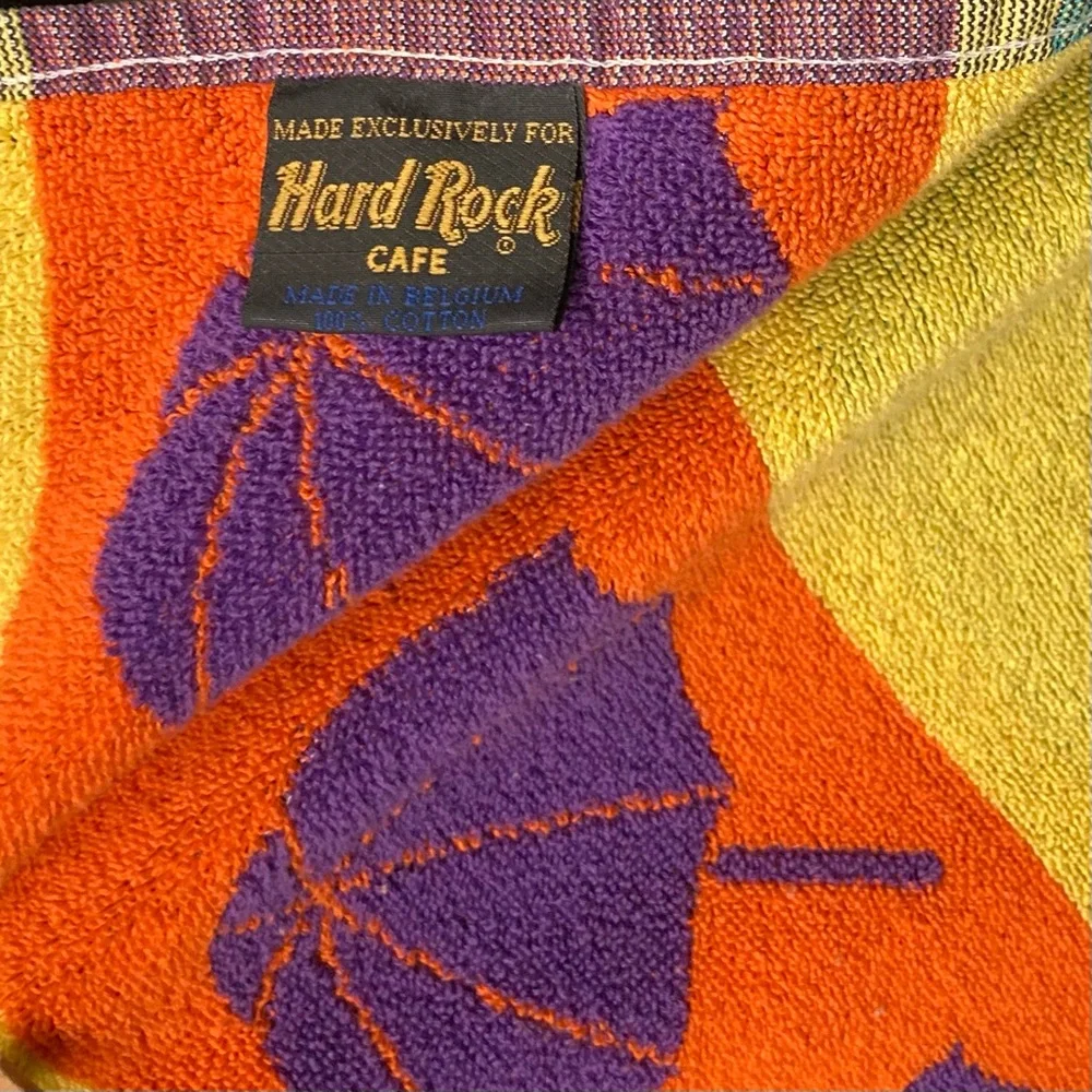 NWOT Hard Rock Cafe Orlando thick plush souvenir beach towel 25 in x 54 in.